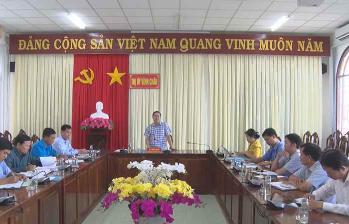 Vĩnh Châu: Bí thư Thị ủy nghe báo cáo kết quả thực hiện hỗ trợ đất ở, nhà ở thuộc dự án 1 Chương trình mục tiêu Quốc gia